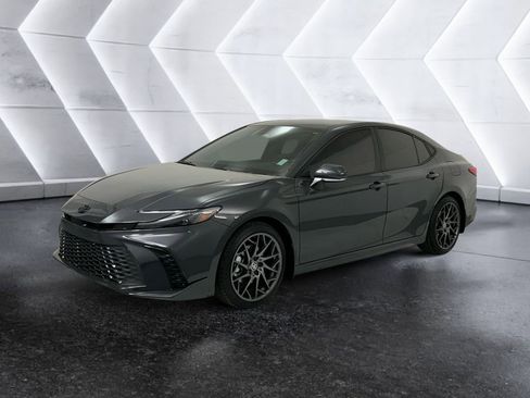 Used 2025 Toyota Camry XSE FWD image 3
