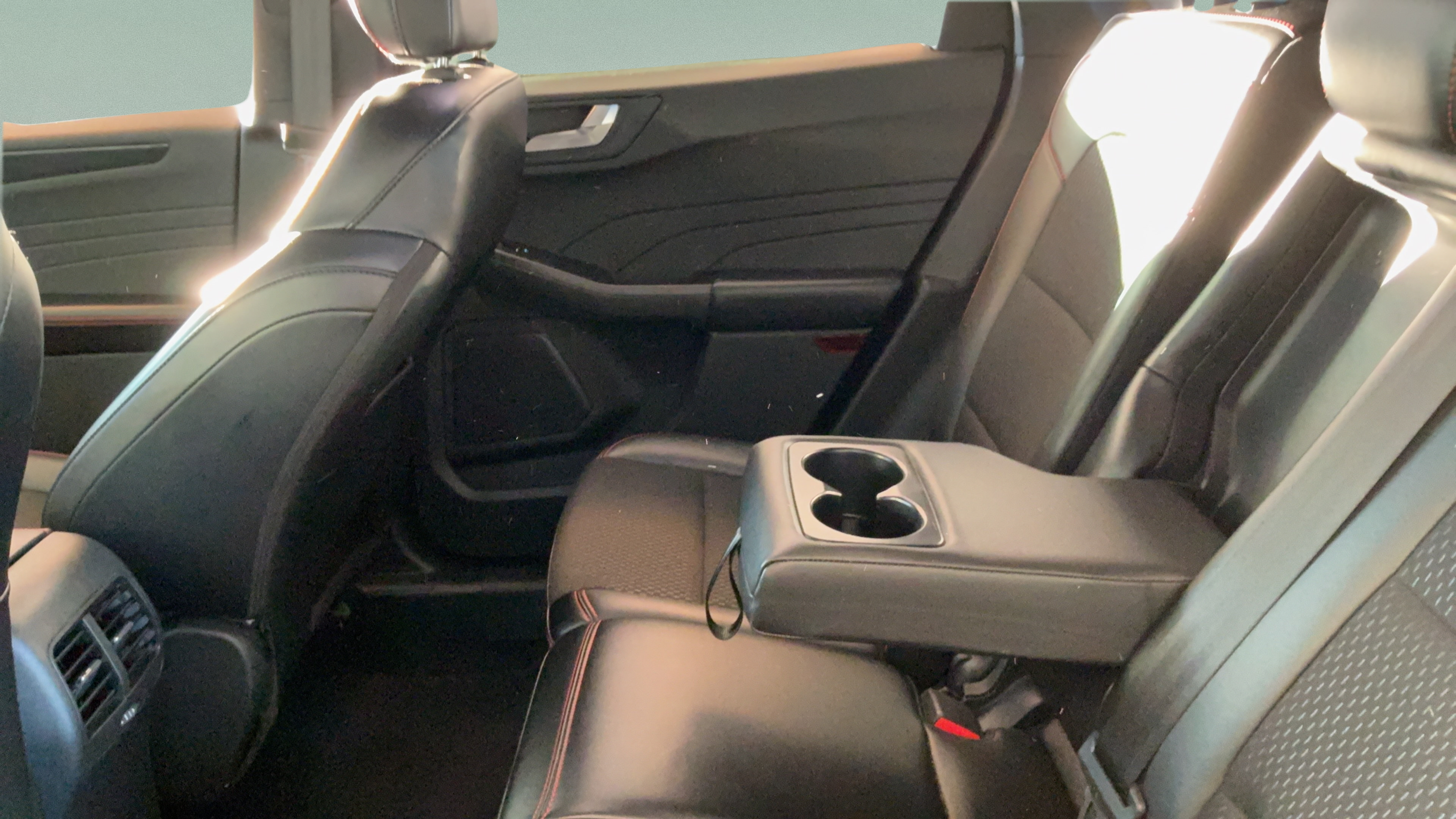 Used 2025 Ford Escape ST-Line Select AWD/4WD image 30