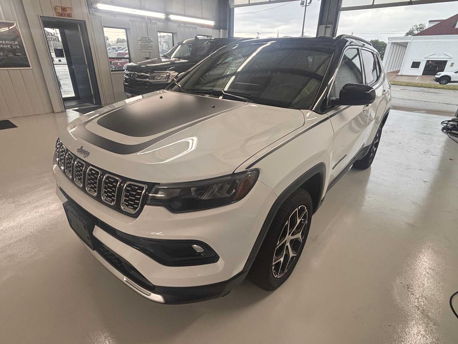 Certified 2024 Jeep Compass Limited w/ Mopar Graphics Package AWD/4WD image 4