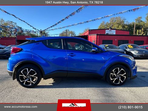 Used 2019 Toyota C-HR XLE image 6