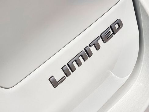 New 2026 Jeep Grand Cherokee L Limited w/ Luxury Tech Group II RWD image 10