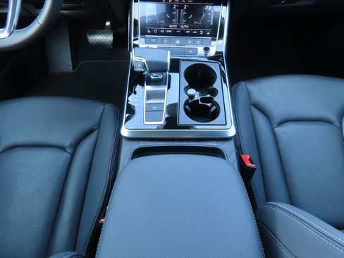 Used 2022 Audi Q8 Premium Plus image 9