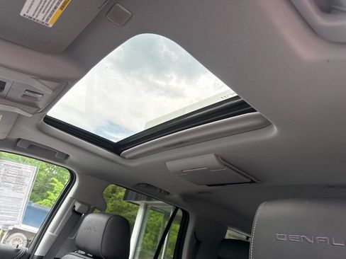 Used 2020 GMC Yukon Denali w/ Denali Ultimate Package AWD/4WD image 22