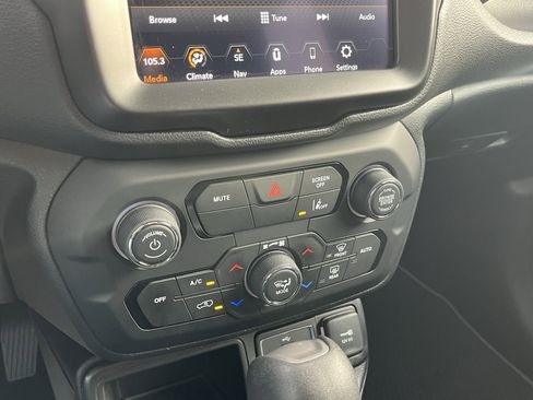 Used 2021 Jeep Renegade Latitude image 11