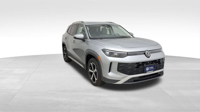 Certified 2025 Volkswagen Tiguan SE AWD/4WD image 8