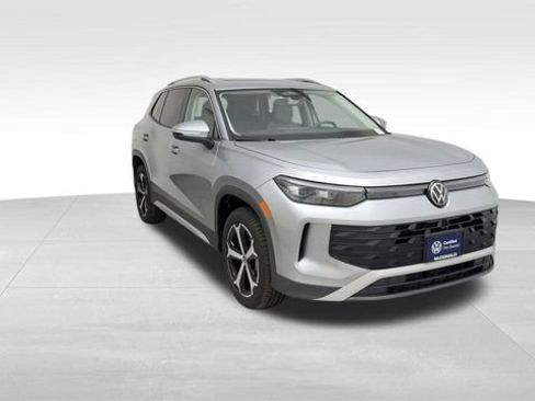 Certified 2025 Volkswagen Tiguan SE AWD/4WD image 8