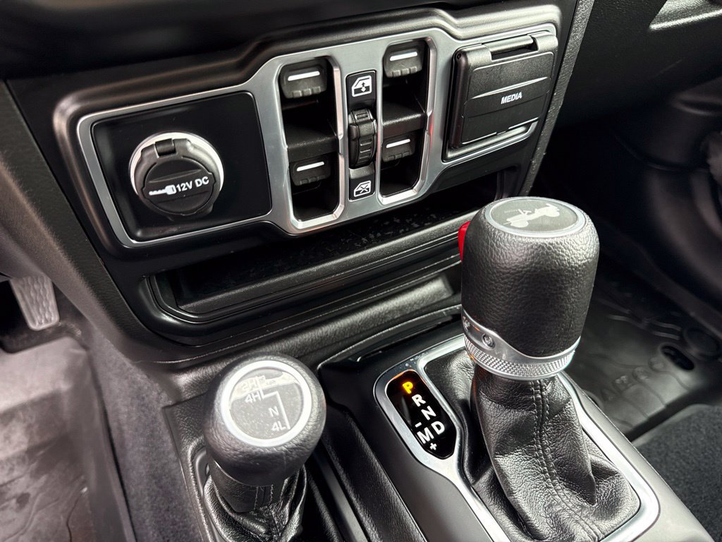 Used 2022 Jeep Wrangler Unlimited Sport AWD/4WD image 25