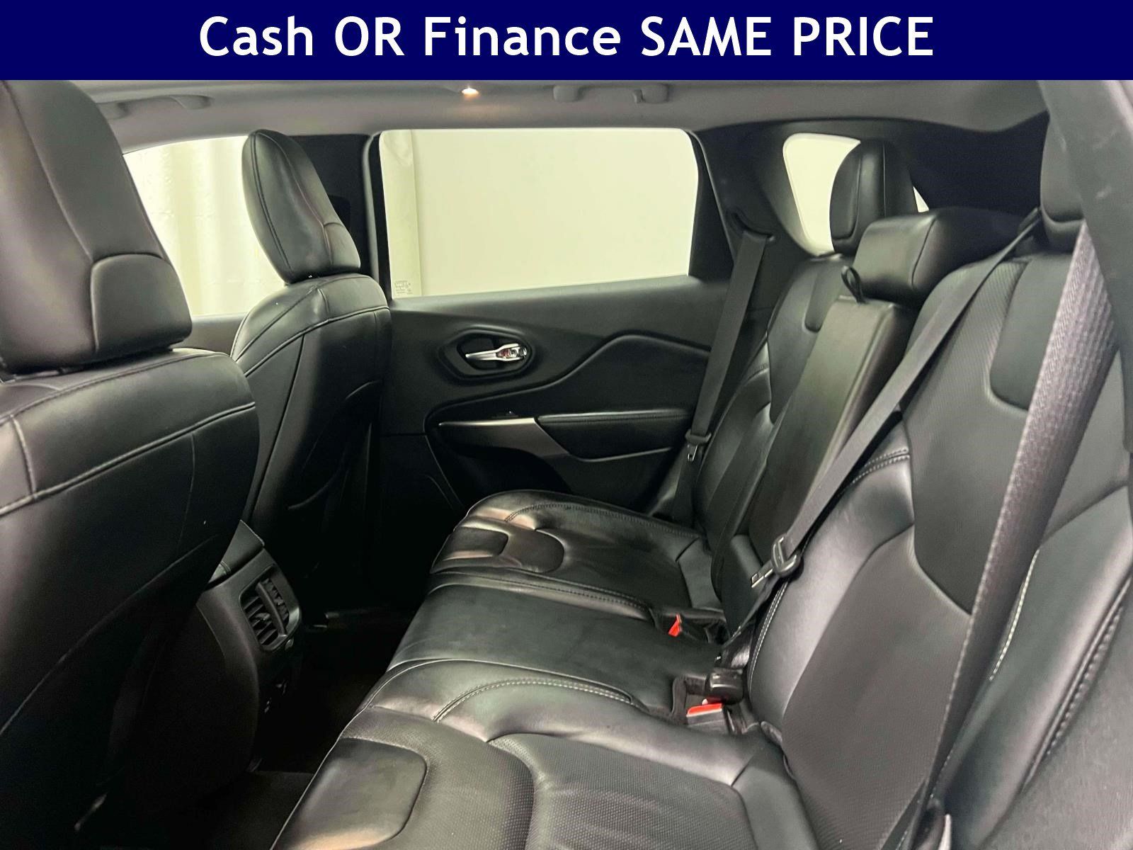 Used 2022 Jeep Cherokee Limited AWD/4WD image 15