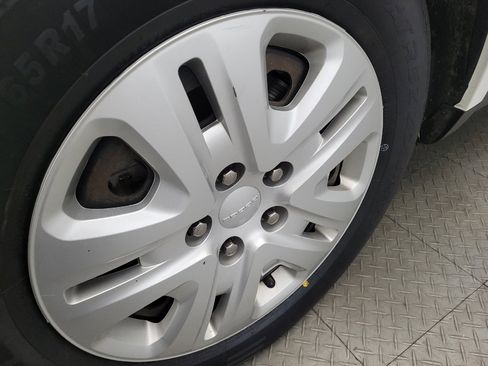 Used 2019 Dodge Journey SE image 31