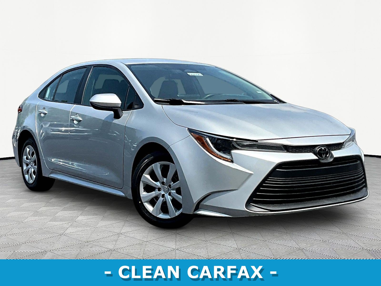Used 2024 Toyota Corolla LE FWD image 3