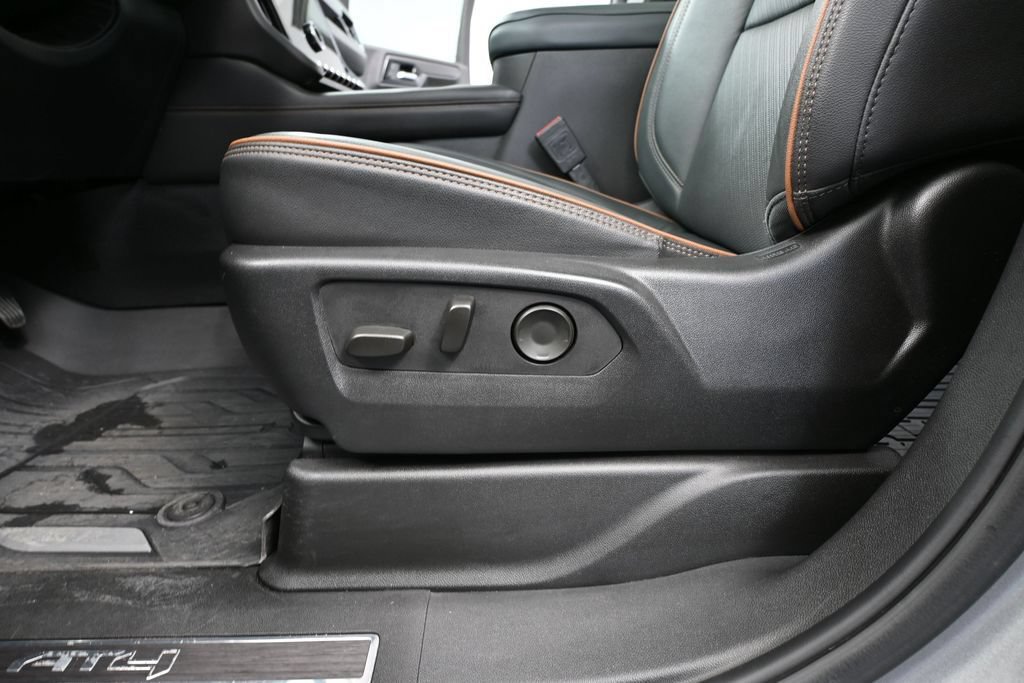 Used 2025 GMC Yukon AT4 AWD/4WD image 18