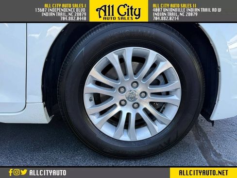 Used 2015 Toyota Sienna XLE Premium FWD image 36