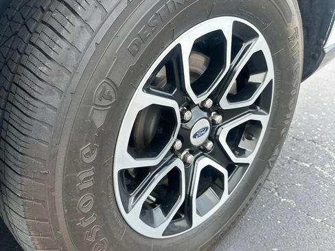 Used 2023 Ford Expedition XLT RWD image 7