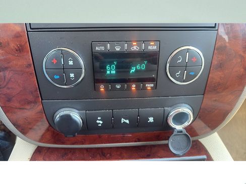 Used 2011 Chevrolet Tahoe LTZ AWD/4WD image 16