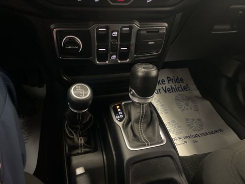 Used 2018 Jeep Wrangler Unlimited Sahara image 42