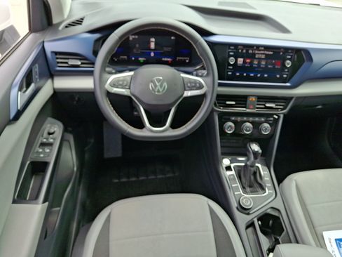 Used 2023 Volkswagen Taos SE w/ Panoramic Sunroof Package AWD/4WD image 11