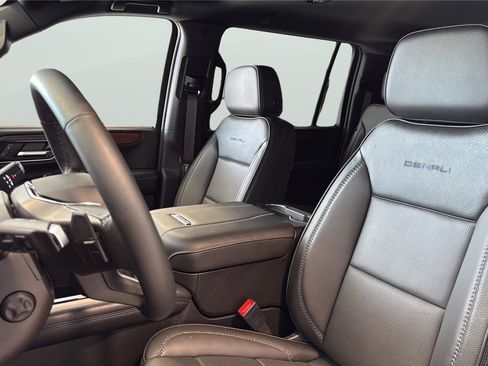 Used 2025 GMC Yukon XL Denali w/ LPO, Floor Liner Package AWD/4WD image 11