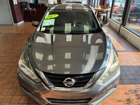 Used 2017 Nissan Altima 2.5 SR FWD image 6