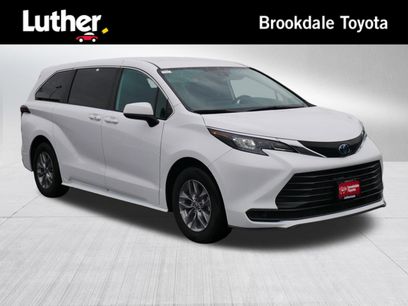 Certified 2025 Toyota Sienna LE