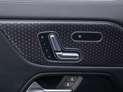 Used 2025 Mercedes-Benz GLA 250 4MATIC w/ Exclusive Package image 19