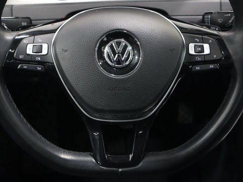 Used 2017 Volkswagen Golf Wolfsburg Edition image 17