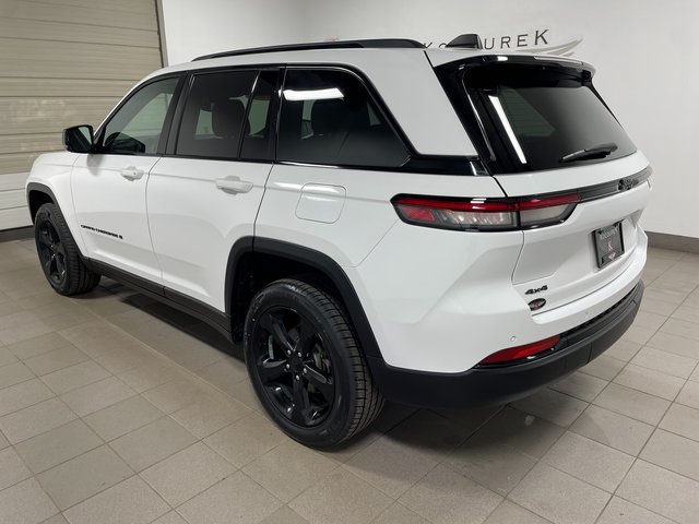 Used 2024 Jeep Grand Cherokee Altitude AWD/4WD image 4