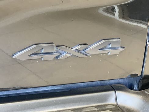 Used 2019 RAM 2500 Laramie w/ Black Appearance Package image 12