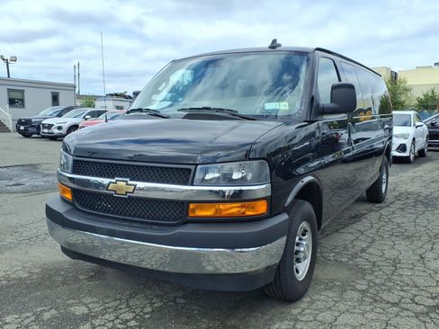 Used 2025 Chevrolet Express 3500 LT w/ LT Preferred Equipment Group RWD image 3