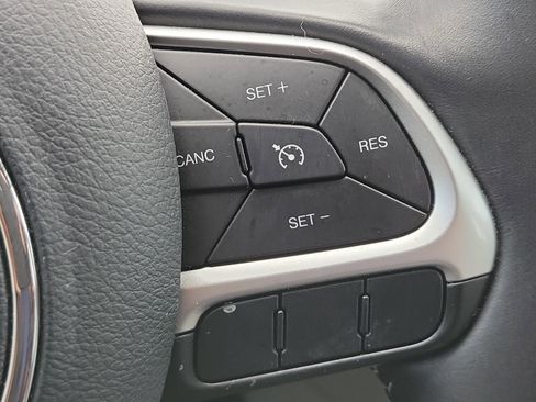 Used 2019 Jeep Compass Latitude FWD image 25