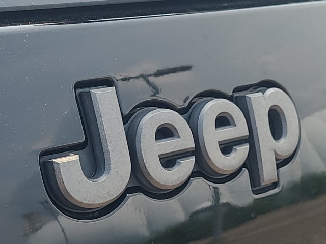 Used 2020 Jeep Cherokee Trailhawk w/ Cold Weather Group AWD/4WD image 32