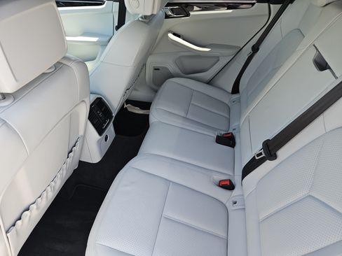 Certified 2026 Porsche Macan Turbo AWD/4WD image 28