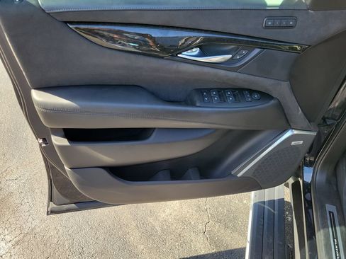 Used 2019 Cadillac Escalade ESV Platinum RWD image 25
