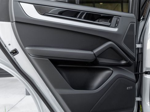 Certified 2026 Porsche Cayenne Coupe image 30
