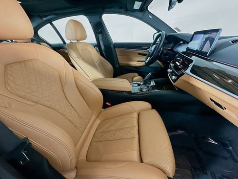 Used 2023 BMW 530e xDrive 530e iPerformance w/ Premium Package image 28