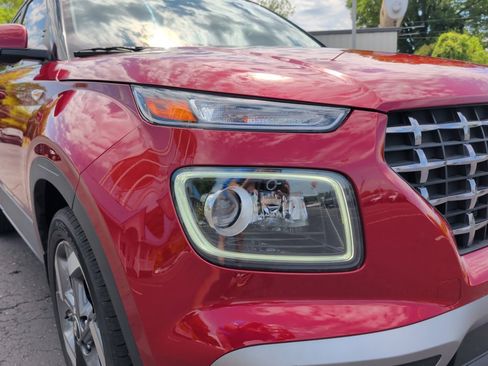 Certified 2025 Hyundai Venue Limited FWD image 24