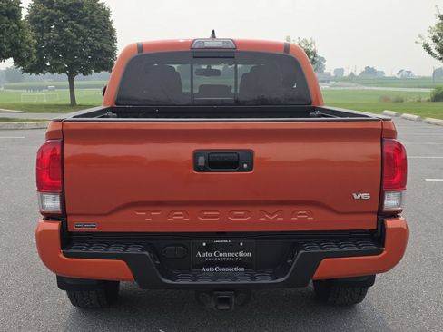 Used 2017 Toyota Tacoma TRD Sport w/ Tow Package (A/T) AWD/4WD image 7