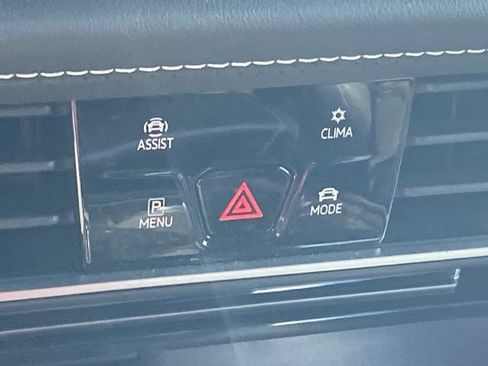 Used 2024 Volkswagen Atlas Cross Sport SE w/ Panoramic Sunroof Package FWD image 25
