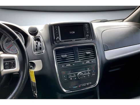 Used 2018 Dodge Grand Caravan GT FWD image 9