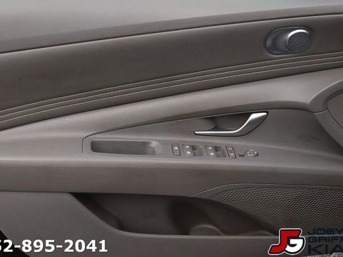 Used 2023 Hyundai Elantra SEL w/ Convenience Package FWD image 10