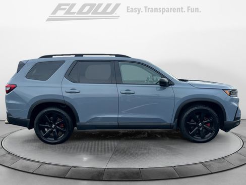 Used 2025 Honda Pilot Black Edition image 8