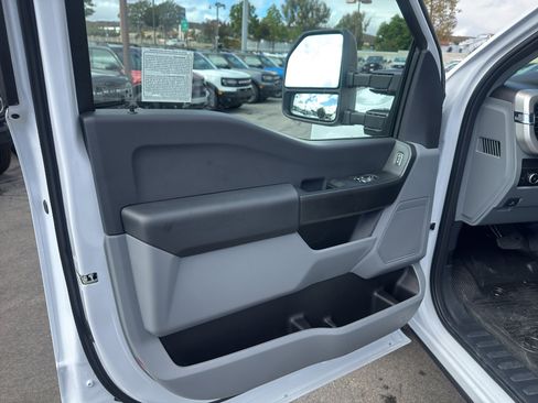 New 2026 Ford F250 XL w/ XL Chrome Package image 18