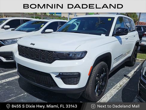 Used 2025 Jeep Grand Cherokee Limited w/ Black Appearance Package image 2