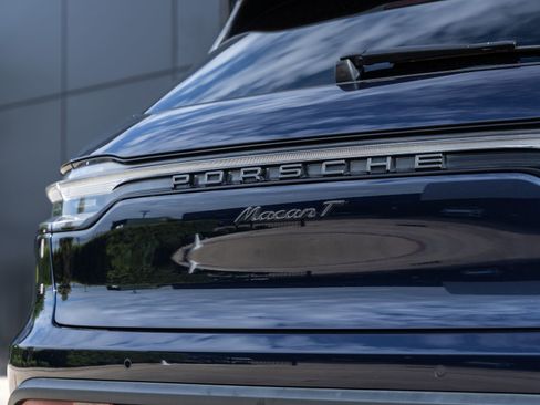 Certified 2023 Porsche Macan Turbo AWD/4WD image 15