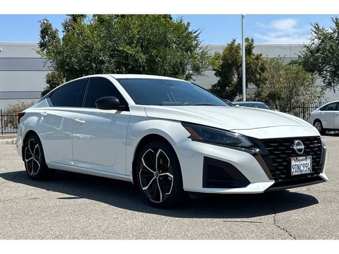 Used 2023 Nissan Altima 2.5 SR w/ SR Premium Package FWD image 8