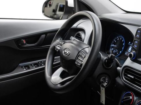 Used 2021 Hyundai Kona SE image 15