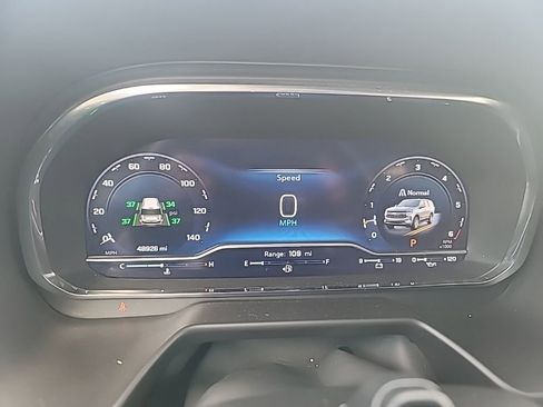 Used 2023 Chevrolet Suburban Premier w/ Advanced Technology Package image 23