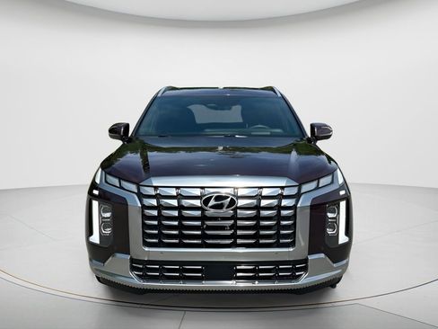 Used 2024 Hyundai Palisade Calligraphy FWD image 2