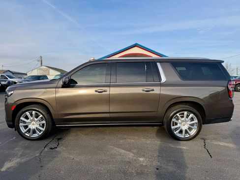 Used 2021 Chevrolet Suburban High Country w/ Premium Package image 2