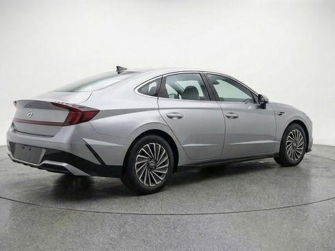 Used 2025 Hyundai Sonata SEL FWD image 9