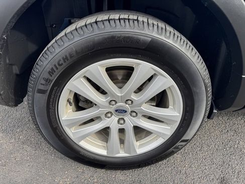 Used 2018 Ford Explorer XLT w/ Equipment Group 202A image 10